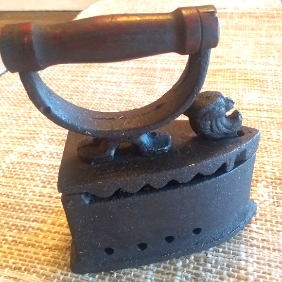 RARE Antique Small Eagle Latch 1850's Charcoal Clothes Iron - Picture 1 of 11